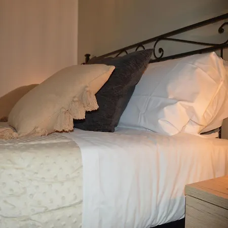 La Dimora Nell'arco M G - Affitti Brevi Italia Дом отдыха Л'Акуила